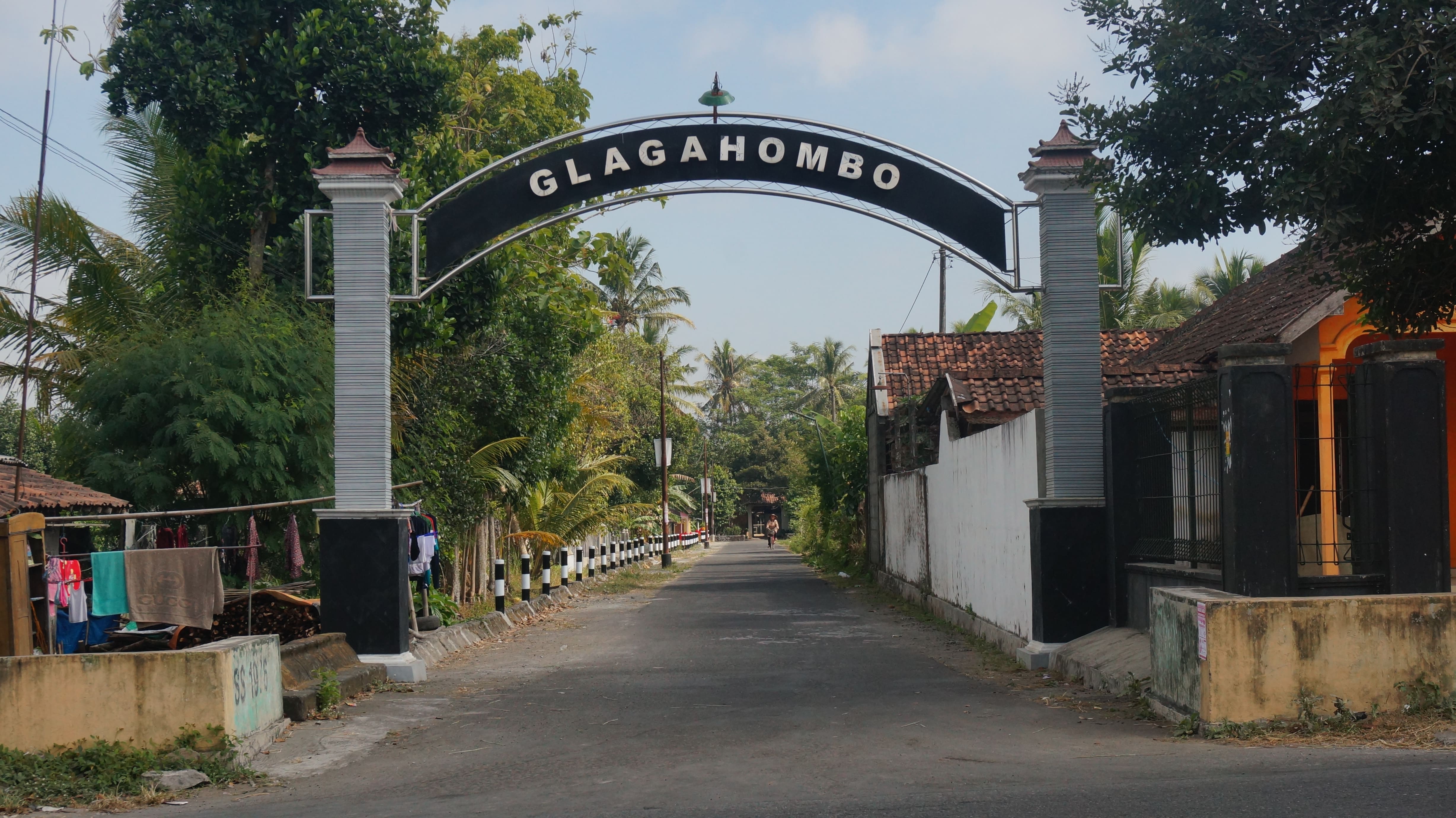Gapura masuk Padukuhan Glagahombo